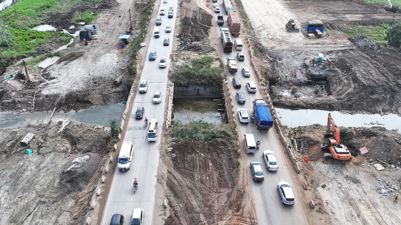 Bridge construction at Km 13+745.1, second view of the left- and right-hand sides