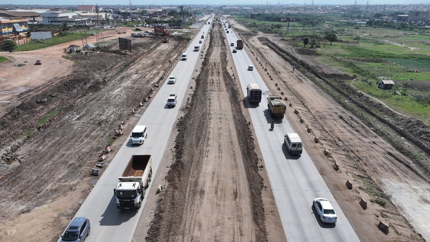 Subgrade preparation between Km 17+500 and Km 17+800, left- and right-hand sides