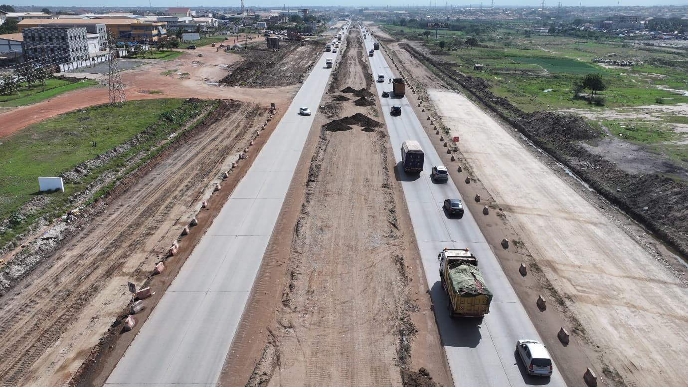 Subgrade preparation between Km 17+500 and Km 17+900, left- and right-hand sides