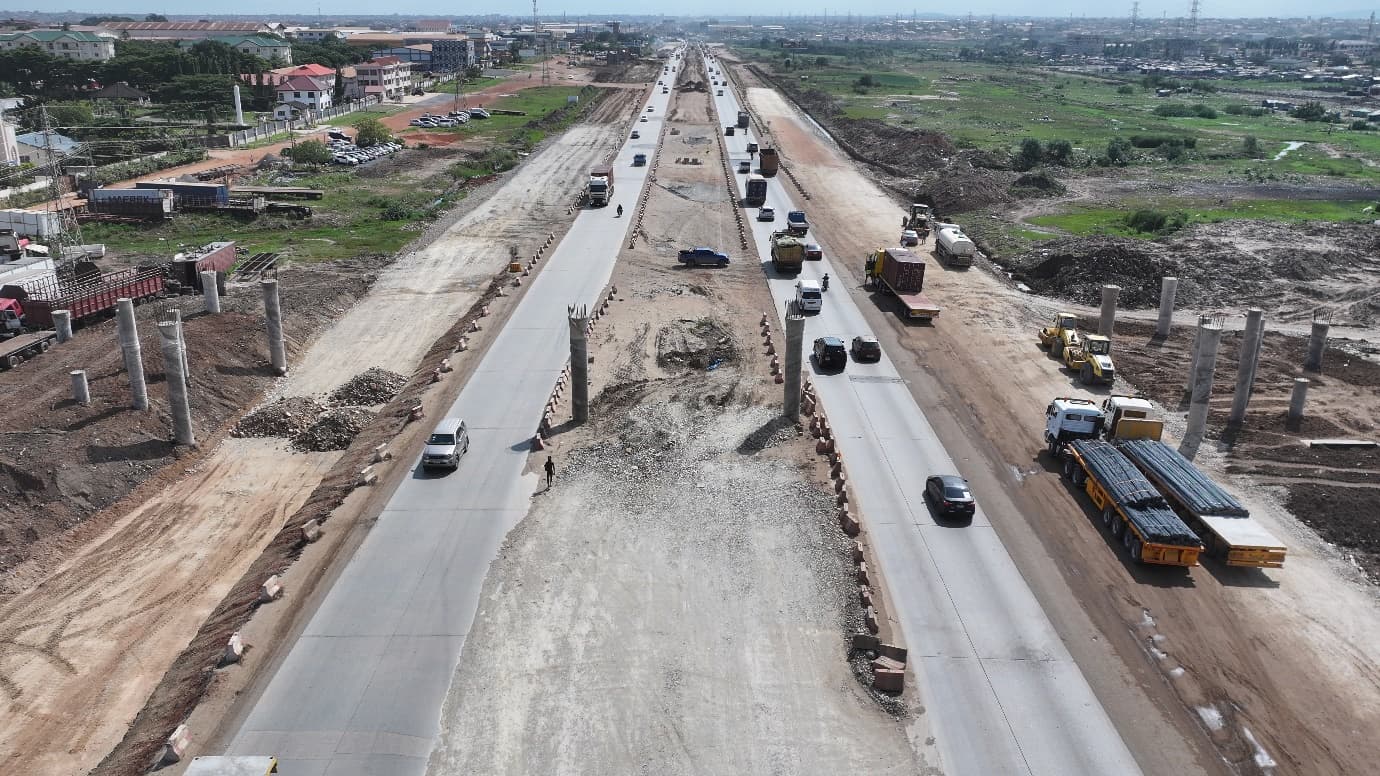 Subgrade preparation between Km 18+000 and Km 18+300, left- and right-hand sides