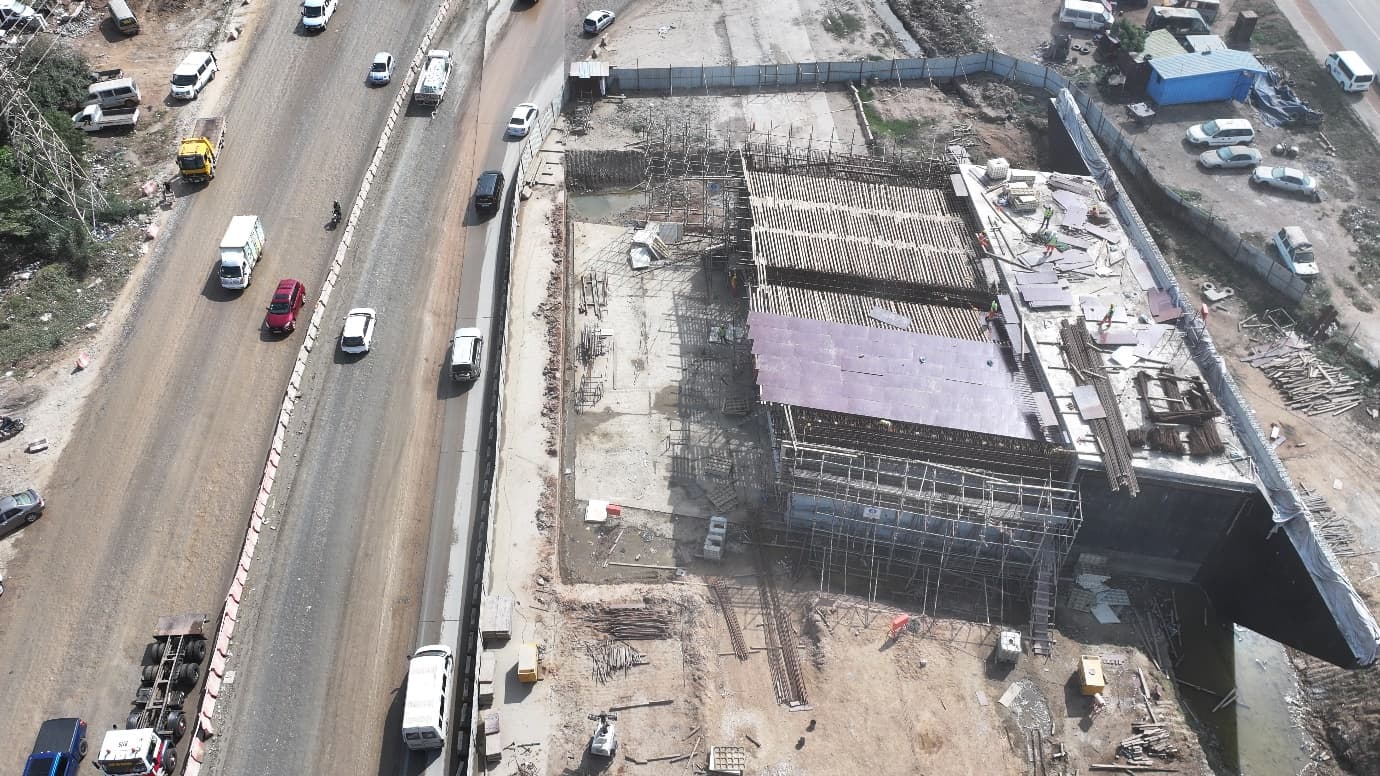 Underpass construction at Km 16+105.039, second view of the left- and right-hand sides